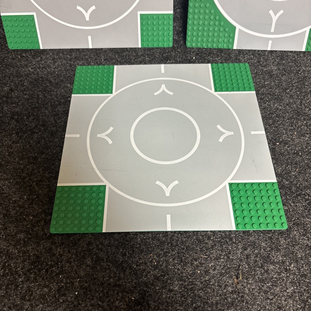 LEGO 9-Stud Landing Pad Runway Pattern 32 x 32 Green Baseplate 6099px1 Set of 3 - Picture 2 of 9
